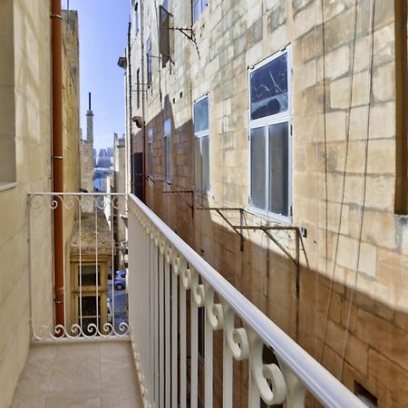 Exquisite 3-Bedroom Duplex Penthouse With Jacuzzi In Valletta Centre Exterior foto