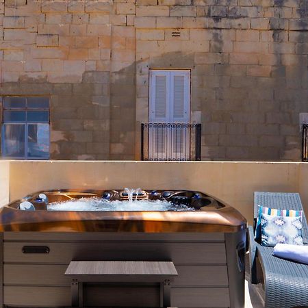 Exquisite 3-Bedroom Duplex Penthouse With Jacuzzi In Valletta Centre Exterior foto