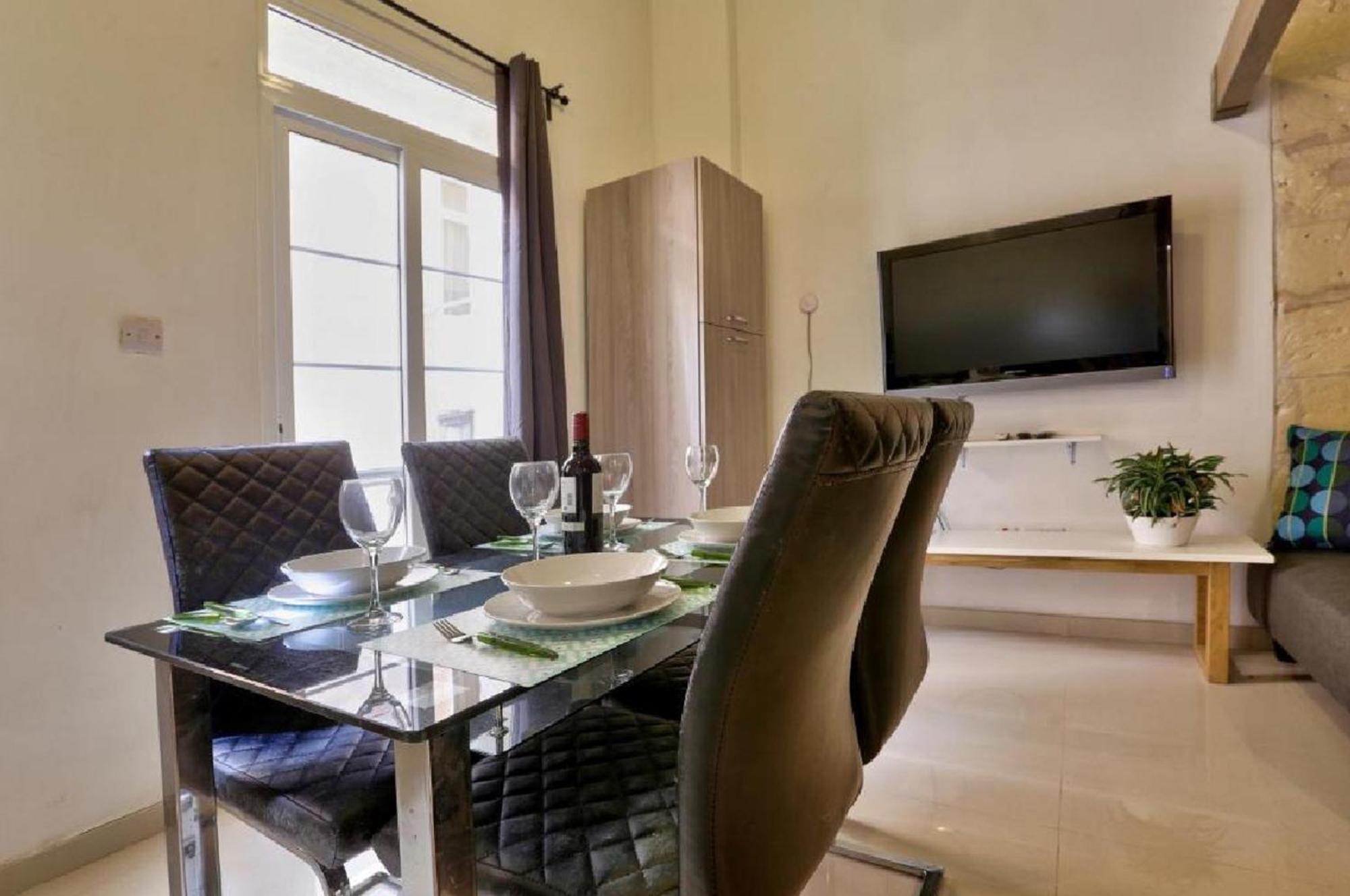 Exquisite 3-Bedroom Duplex Penthouse With Jacuzzi In Valletta Centre Exterior foto