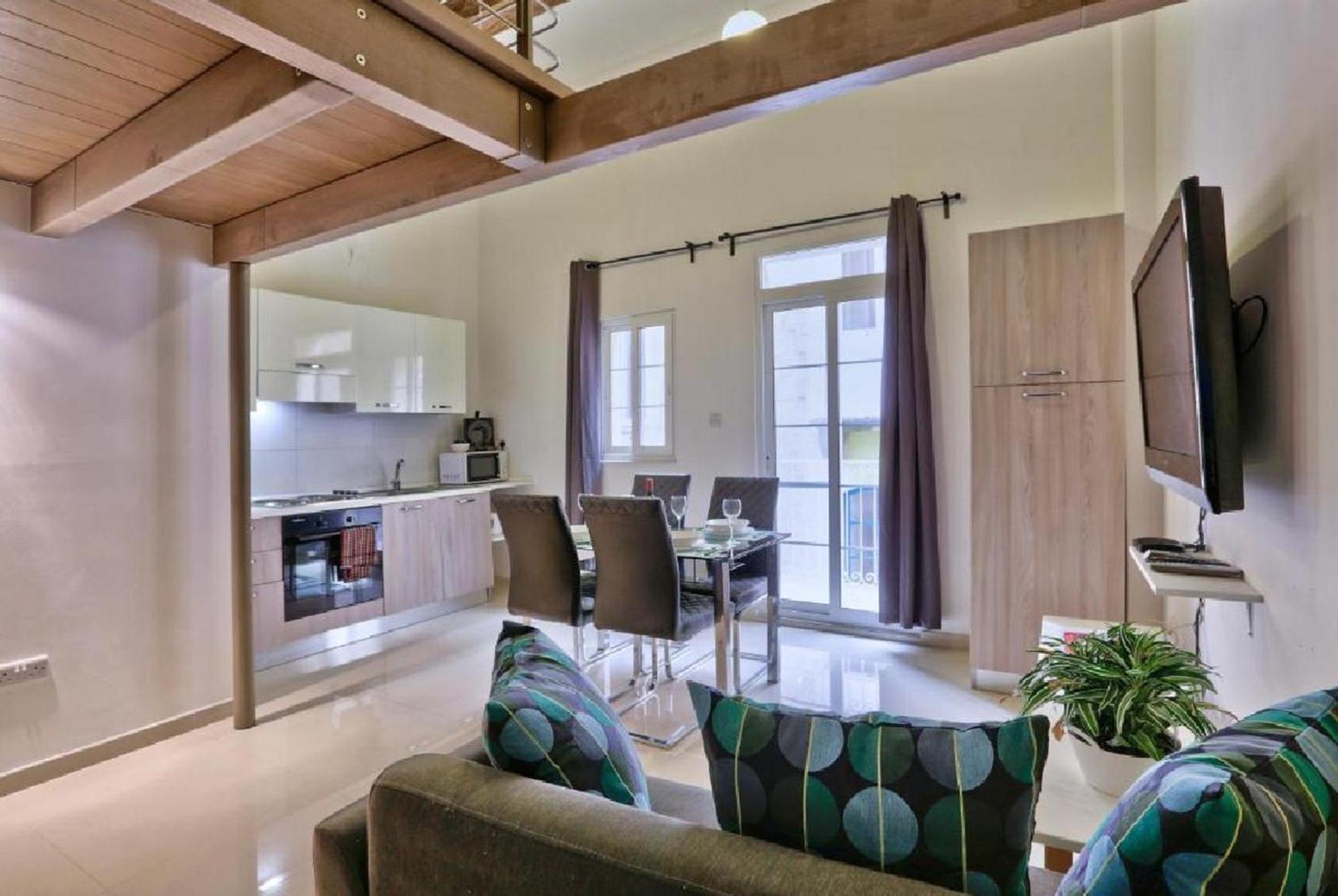 Exquisite 3-Bedroom Duplex Penthouse With Jacuzzi In Valletta Centre Exterior foto