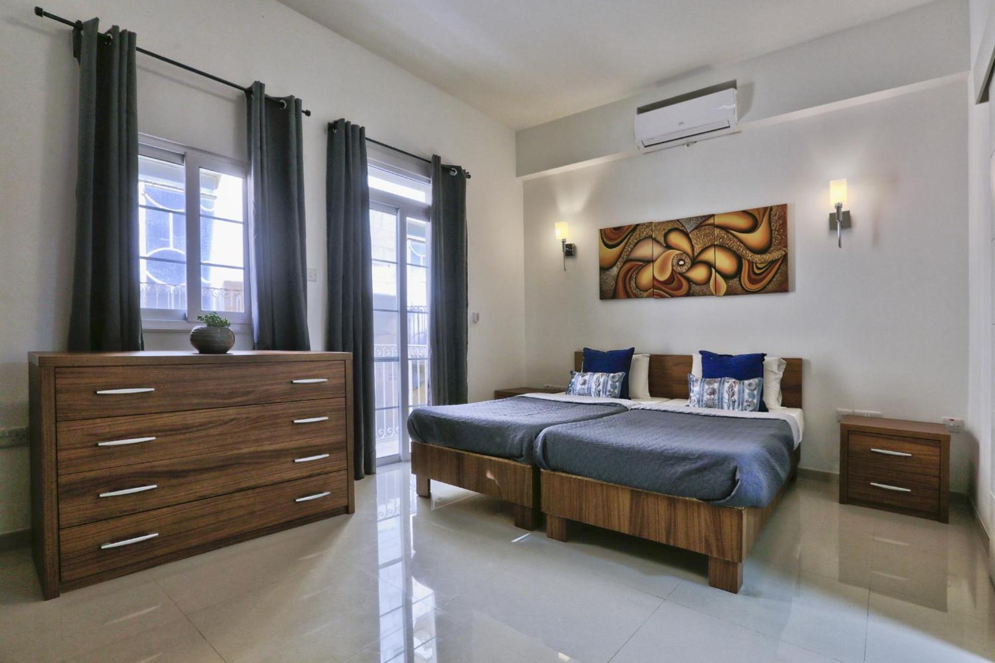 Exquisite 3-Bedroom Duplex Penthouse With Jacuzzi In Valletta Centre Exterior foto
