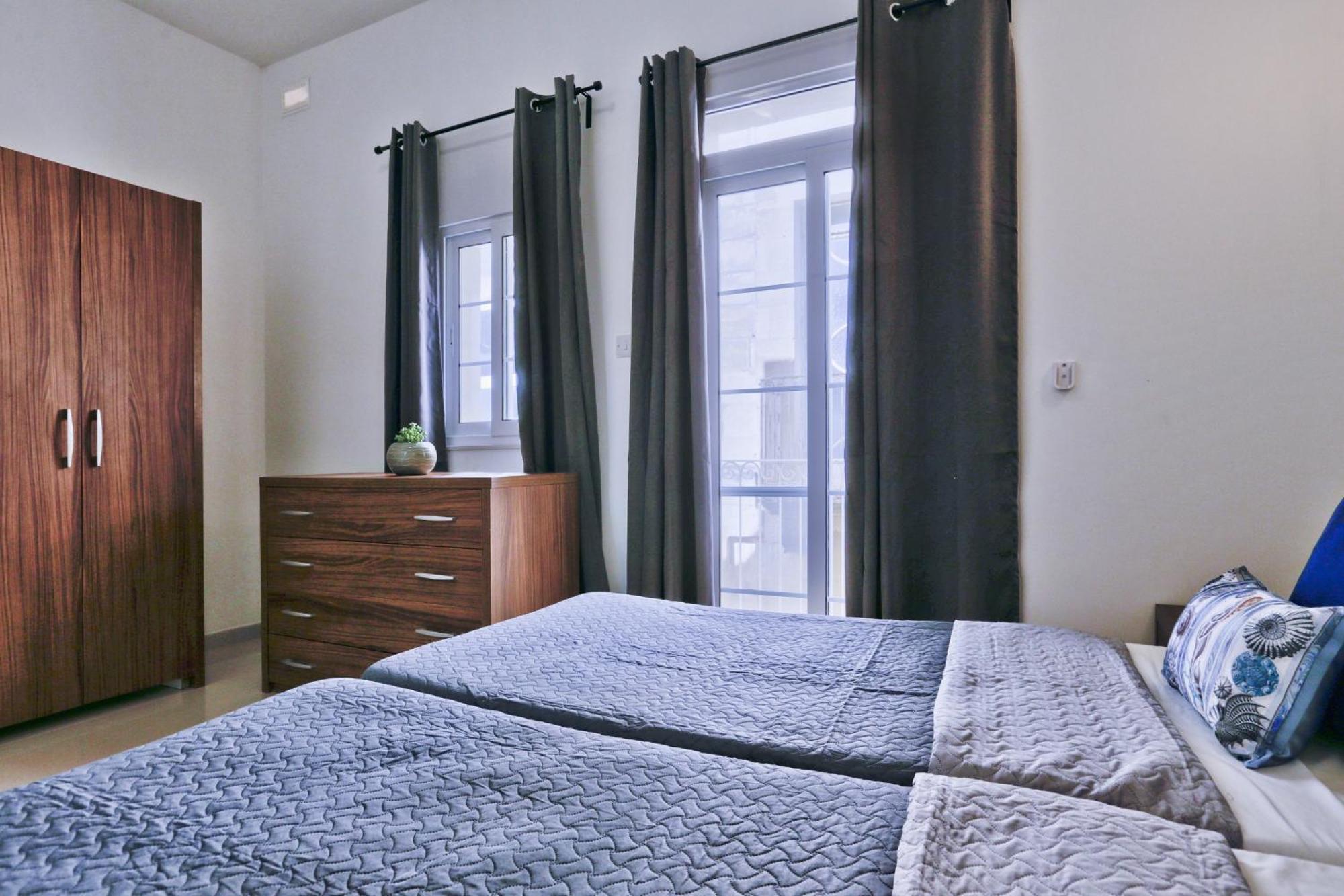 Exquisite 3-Bedroom Duplex Penthouse With Jacuzzi In Valletta Centre Exterior foto
