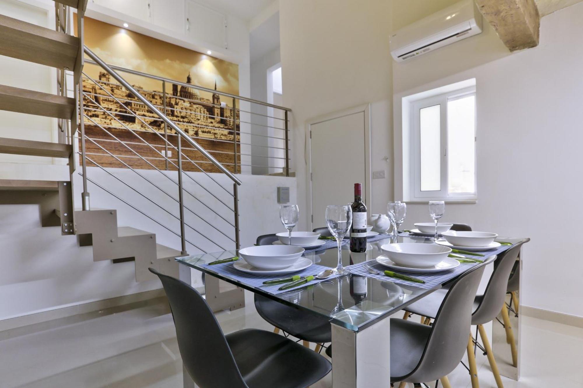 Exquisite 3-Bedroom Duplex Penthouse With Jacuzzi In Valletta Centre Exterior foto